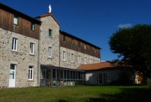 Cour intérieure de la Maison de retraite Saint Joseph à Coucouron
