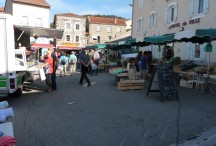 Le marché du mercredi matin à Coucouron