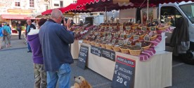 Le marché du mercredi à Coucouron, un des rendez-vous de l'été sur le plateau