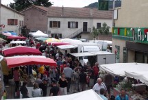 Le marché du mercredi matin à Coucouron