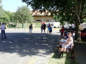 Le beau temps et l'entousiasme des campeurs assurent une grande convivialité au camping muncipal de Coucouron